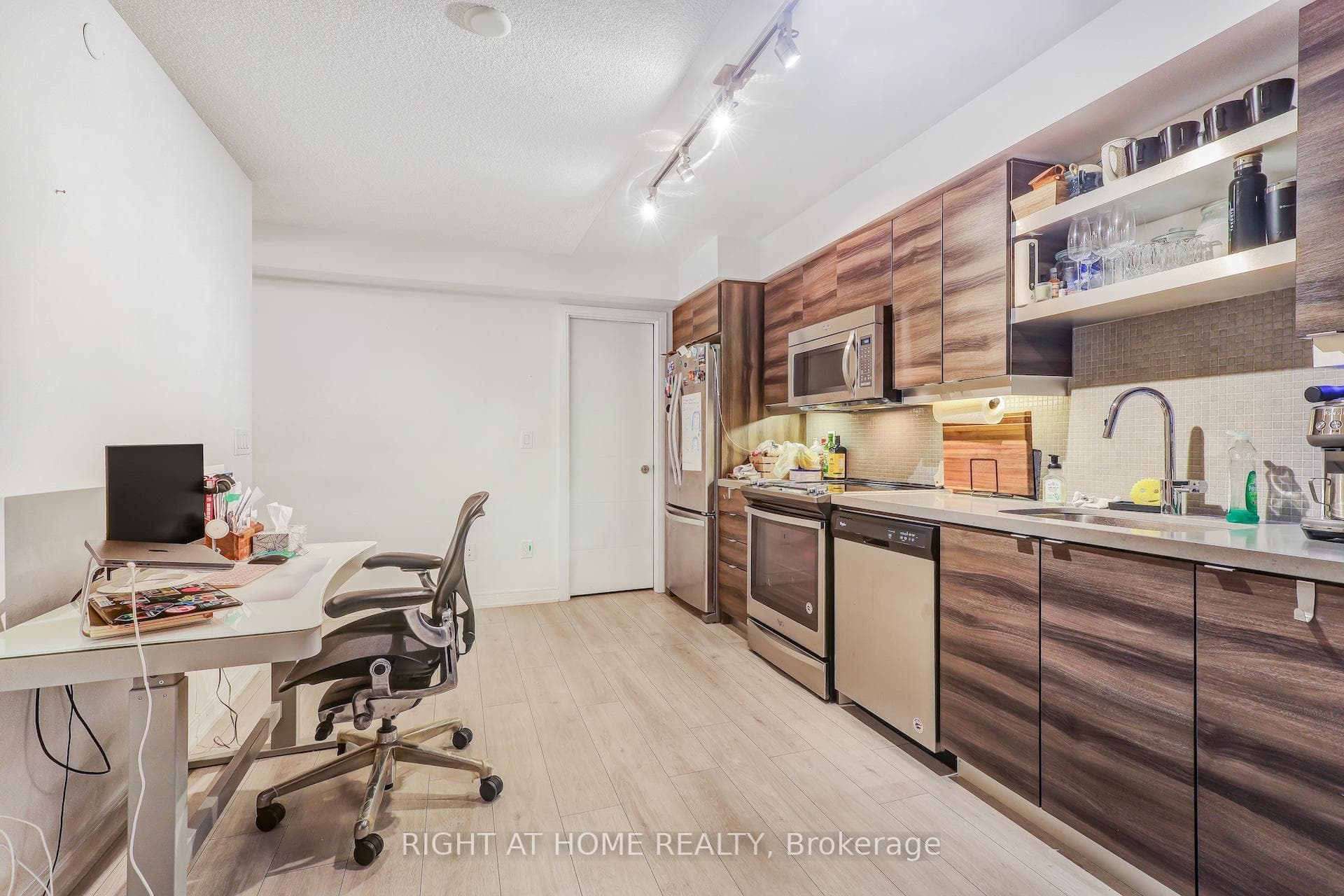 525 Adelaide Street Unit 524 photo 18