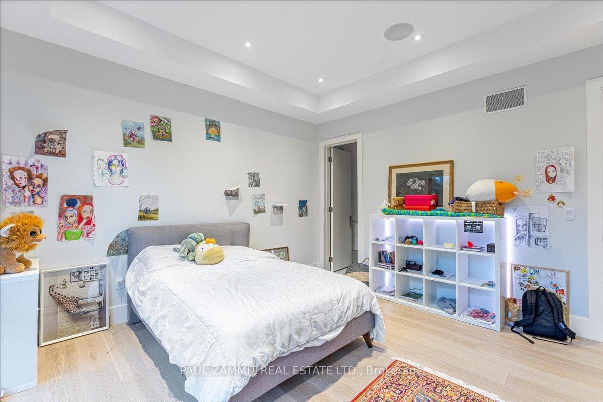 14 Rothsay Road photo 29