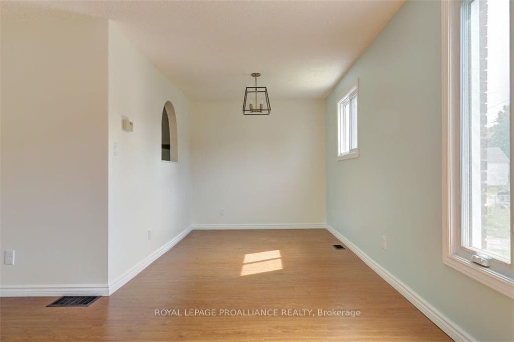 86 SCHOFIELD Avenue photo 8