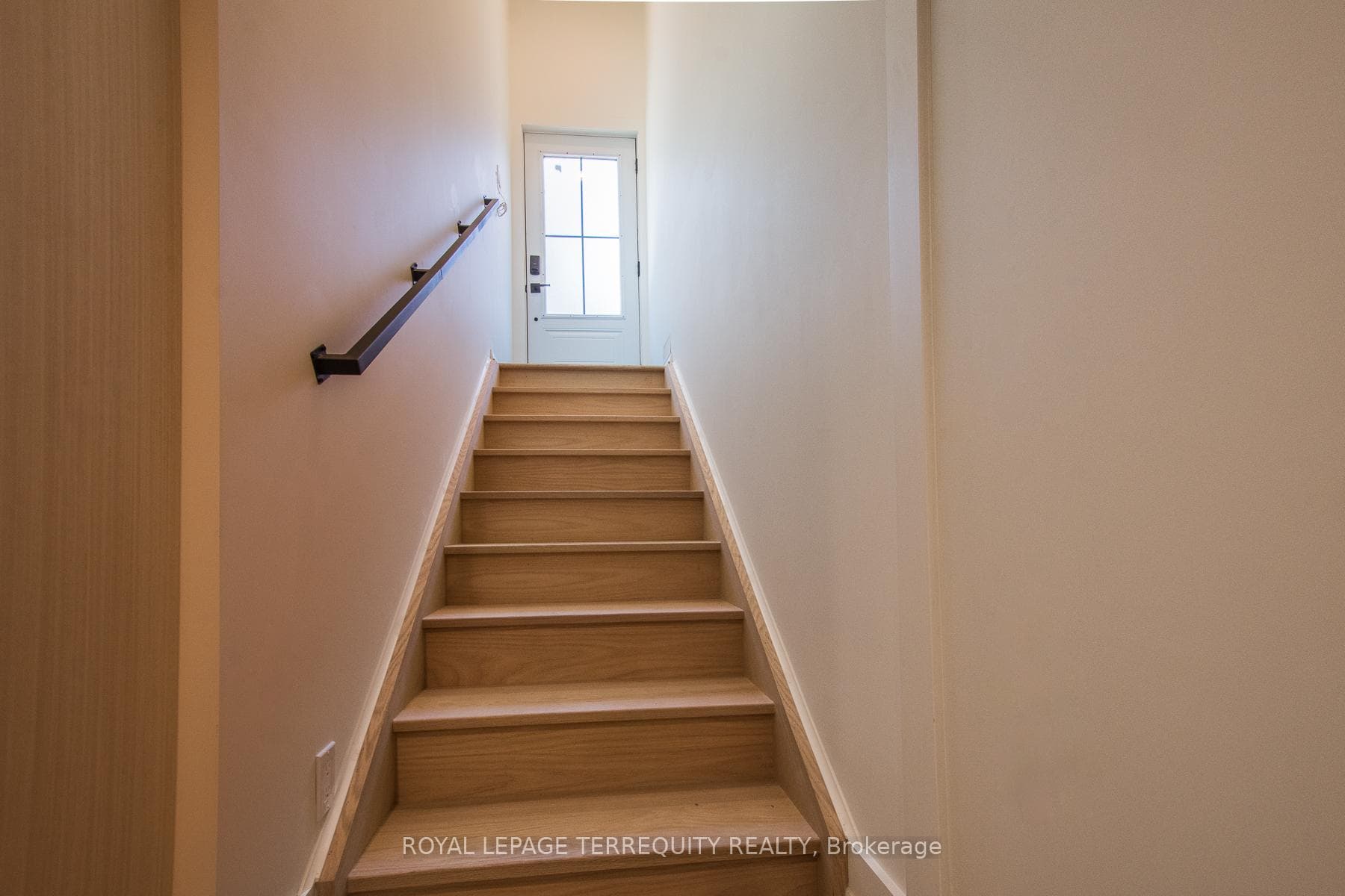 23 Decarie Circle Unit Bsmt photo 22