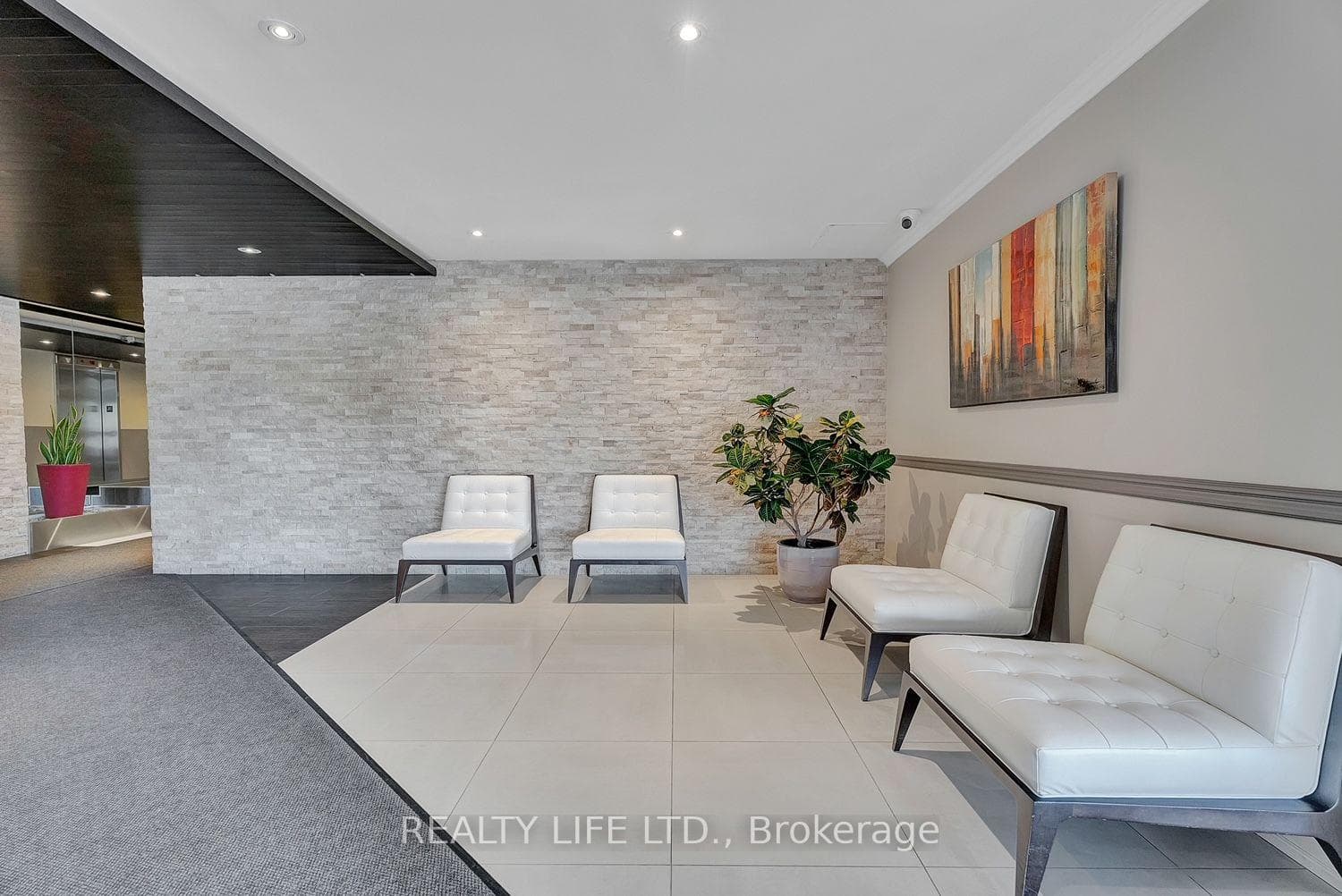 1485 Lakeshore Road Unit 1003 photo 4