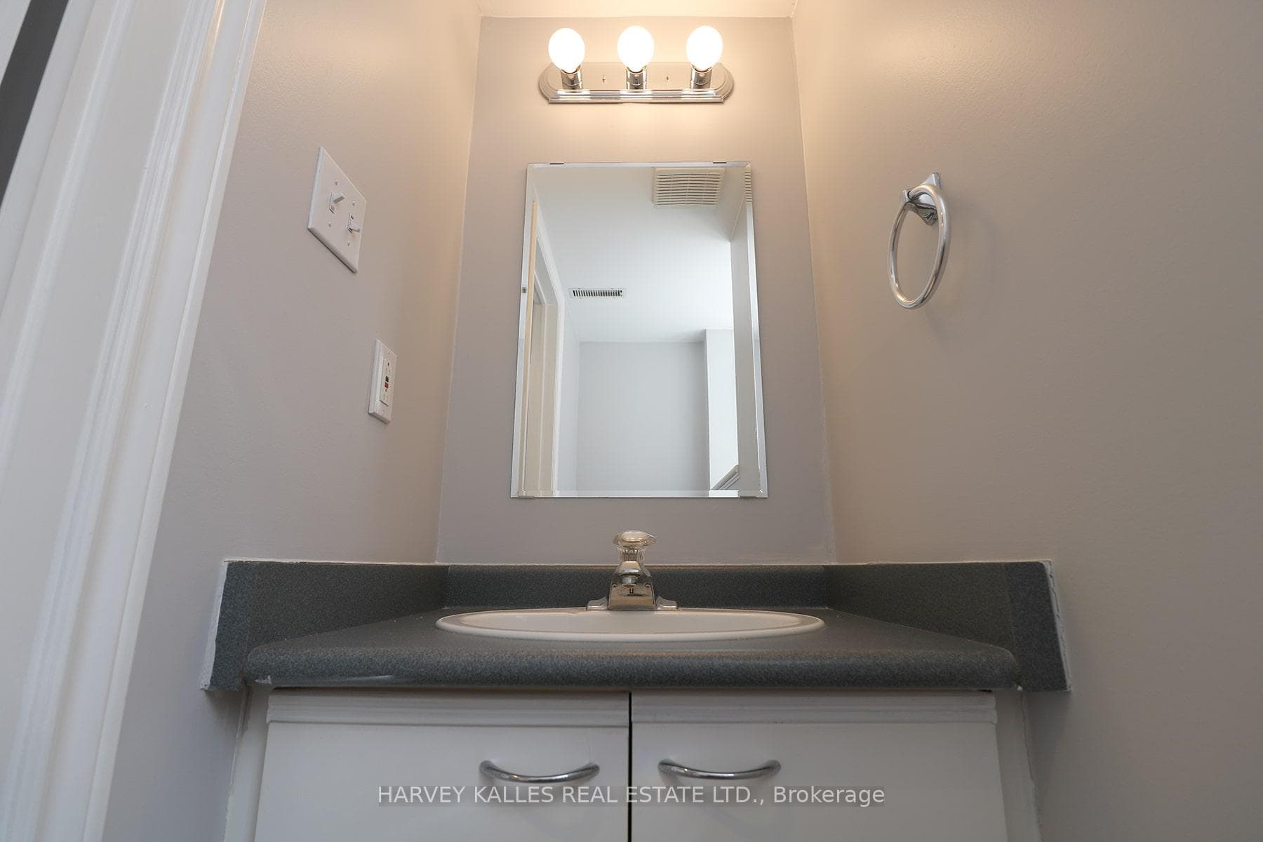 1424 Bayview Avenue Unit C photo 10