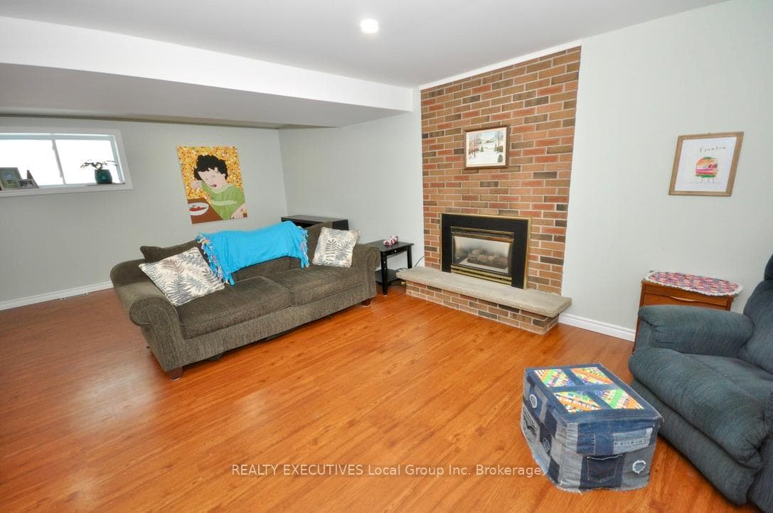 199 Camelot Drive photo 23