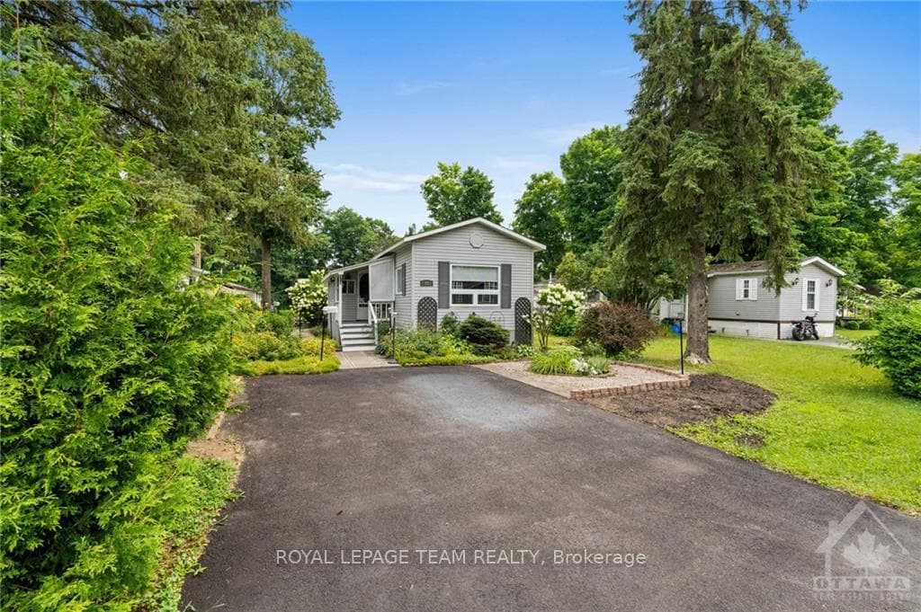12 OAKWOOD Avenue photo 2