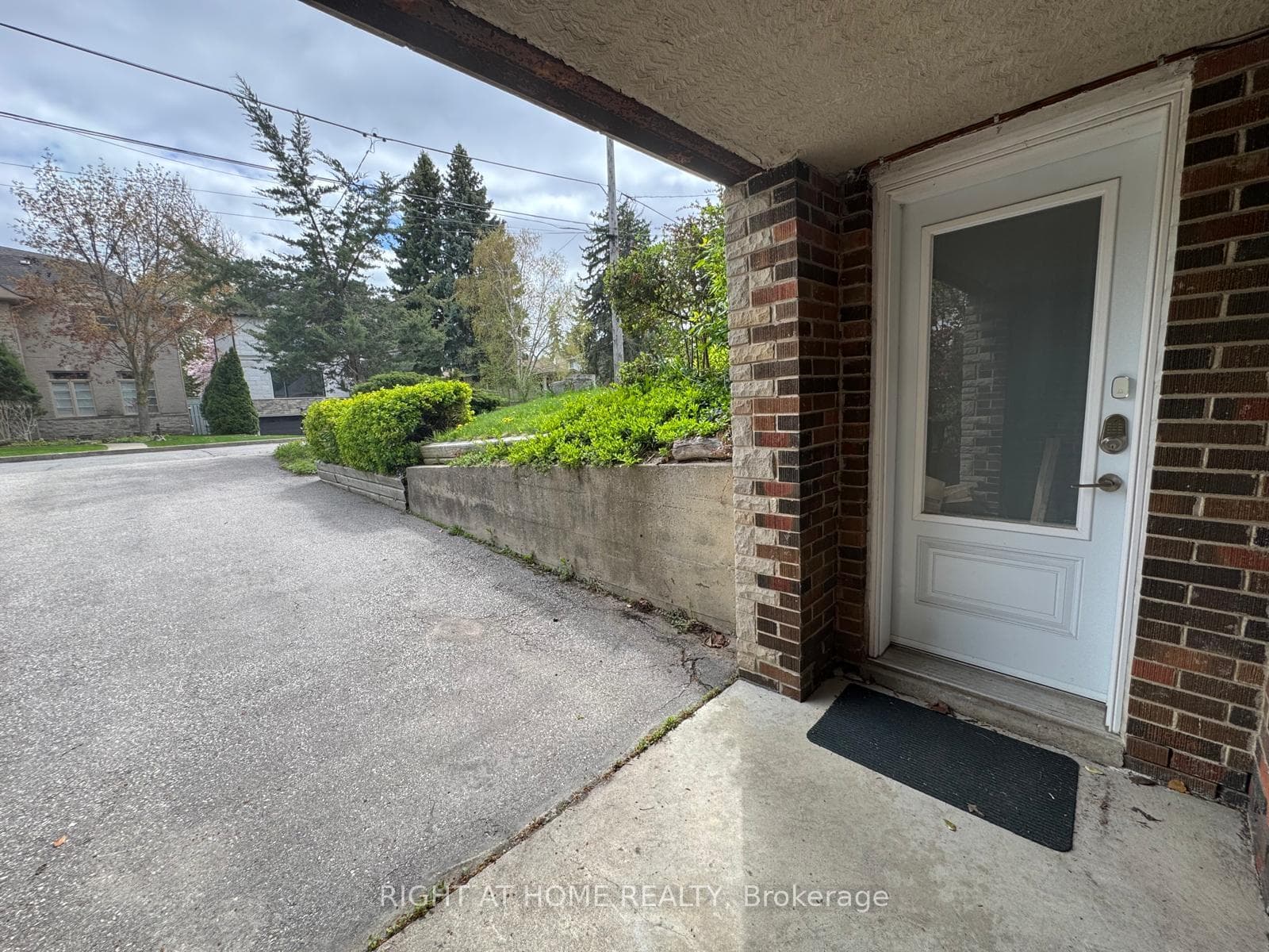 324 Burnett Avenue Unit lower level photo 4