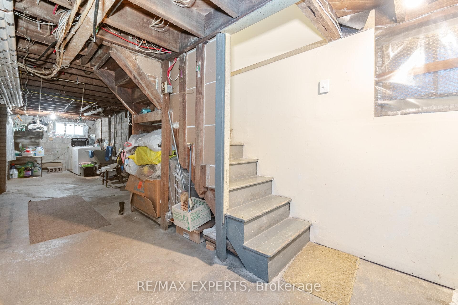 121 Belsize Drive photo 42