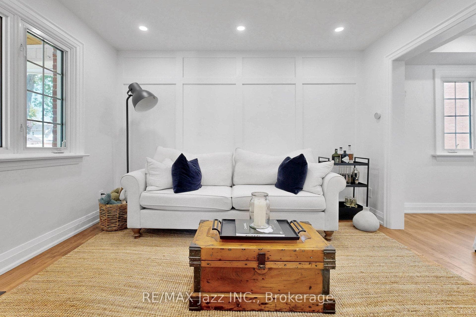 559 Masson Street photo 6