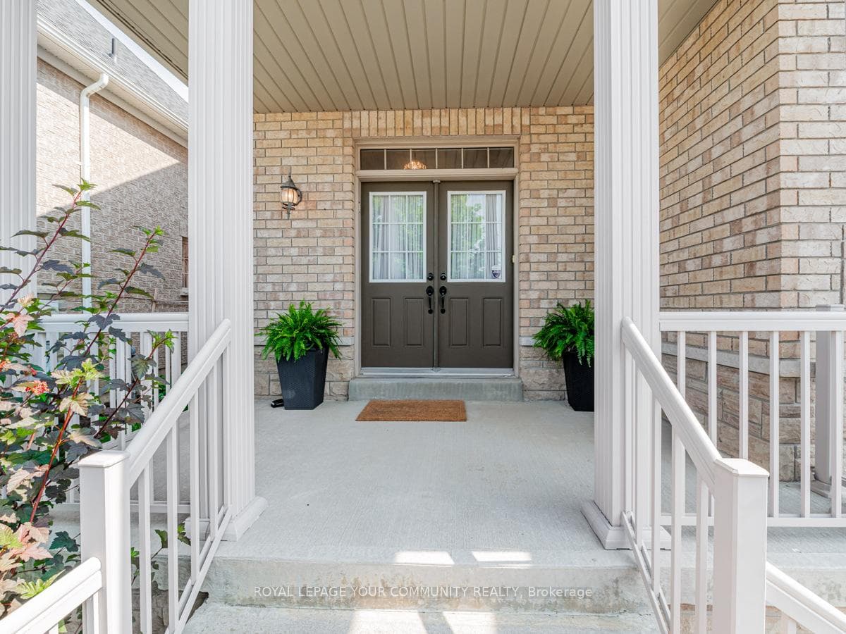 201 Queen Filomena Avenue photo 3