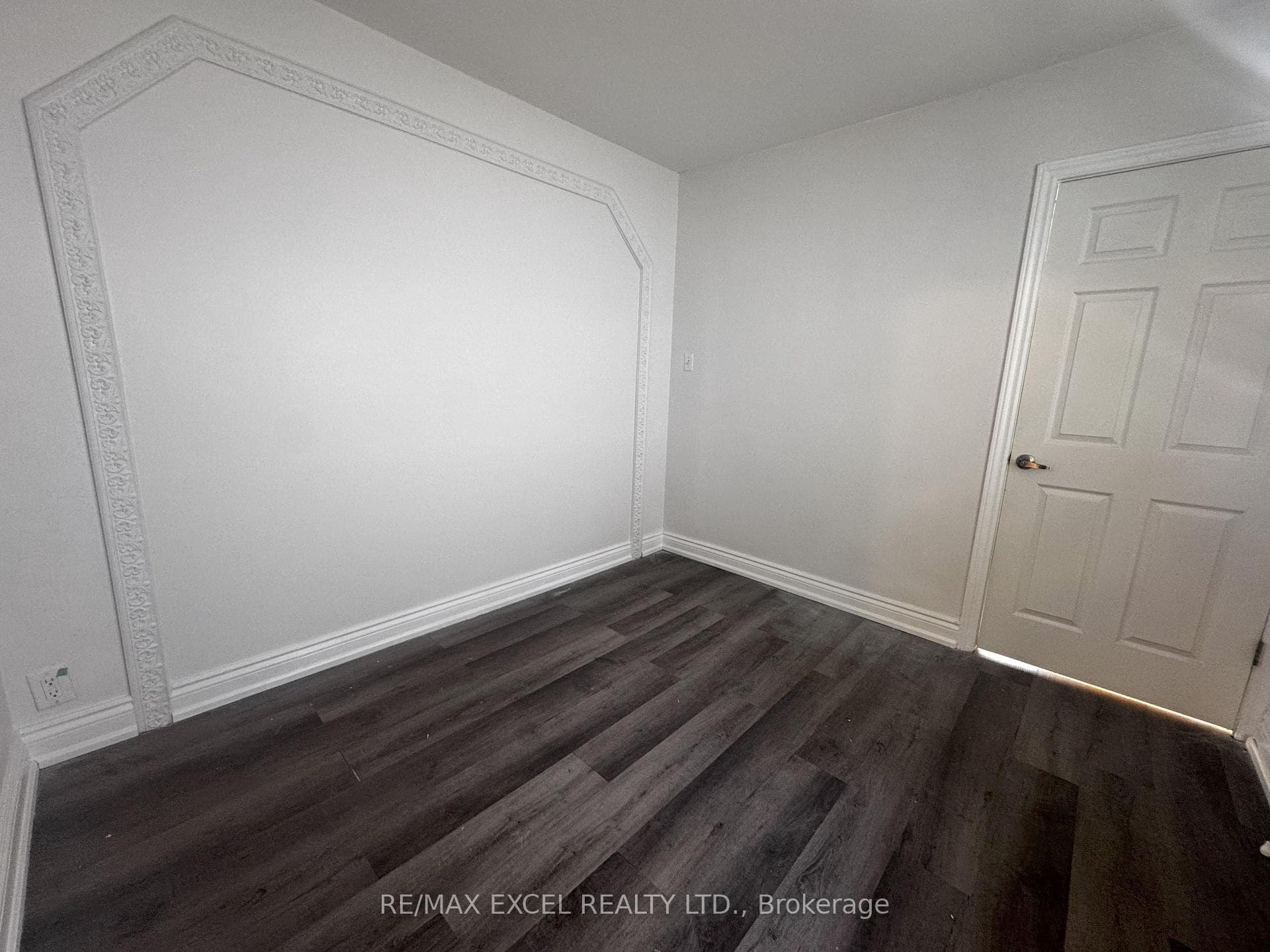 9961 Yonge Street photo 10