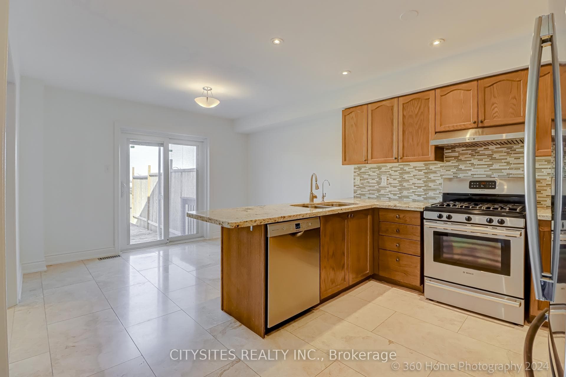 153 Wainscot Avenue photo 6