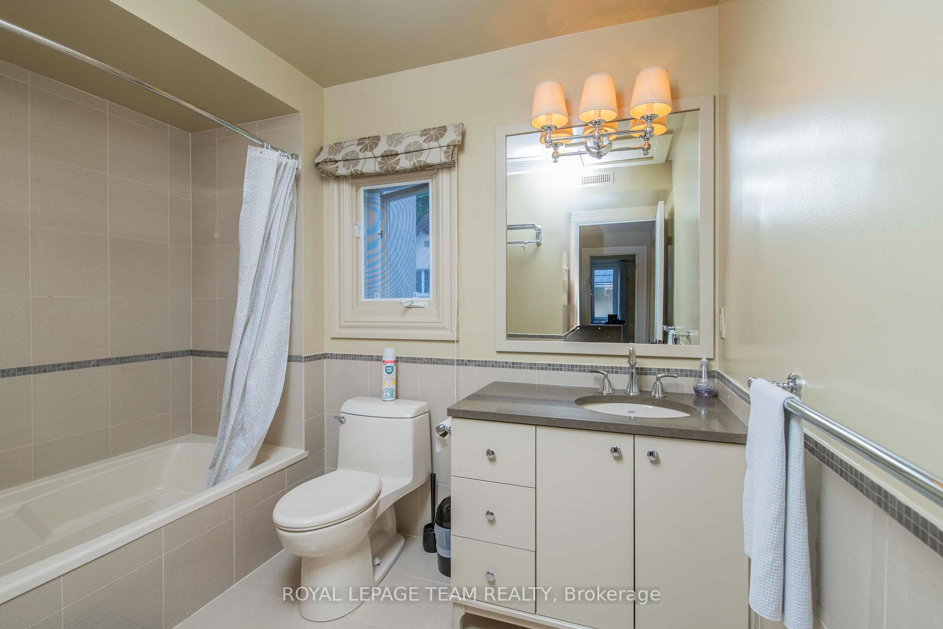 60 GOULBURN Avenue photo 24