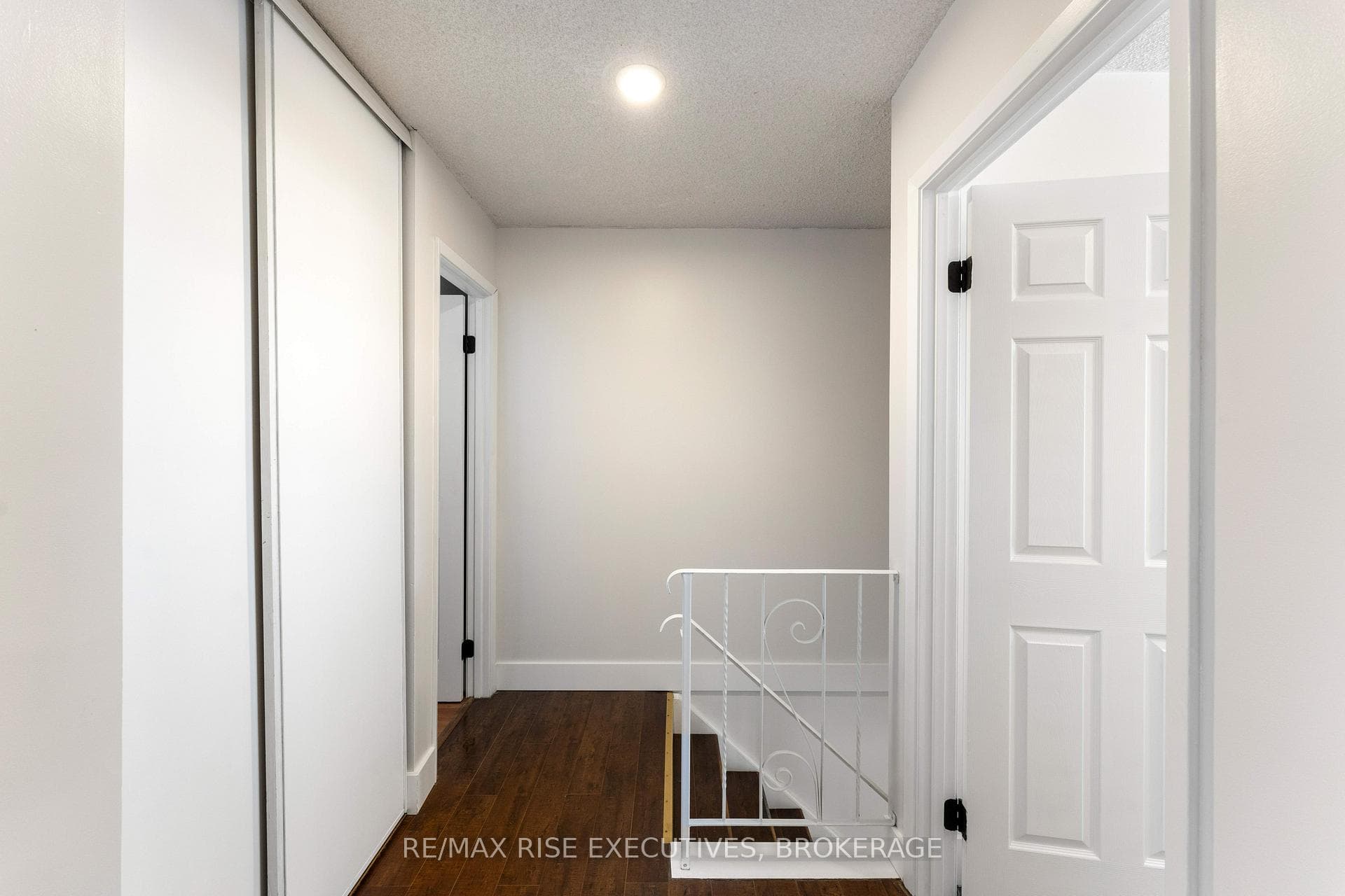 139 WYCLIFFE Crescent photo 16