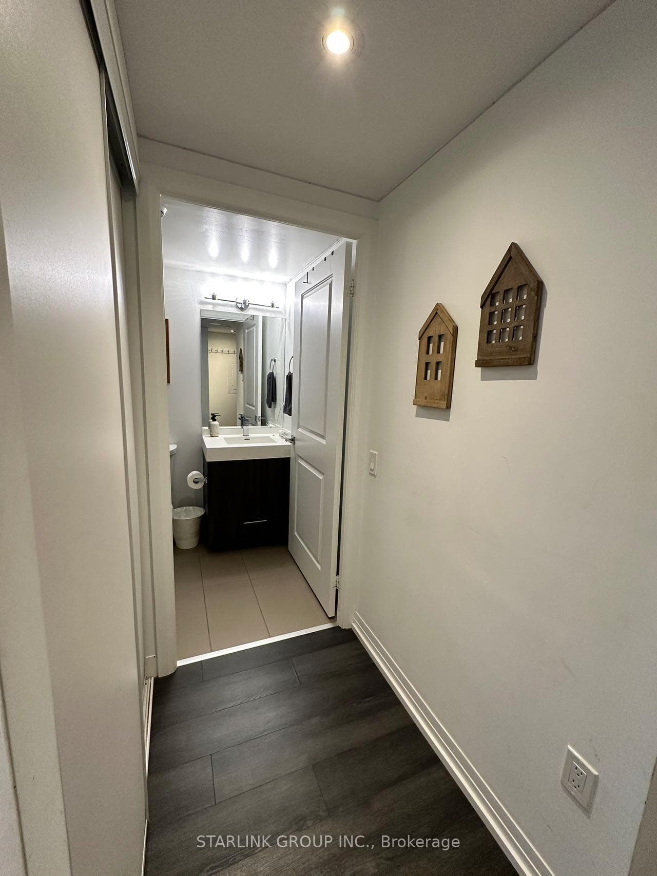 251 Jarvis Street Unit 825 photo 10