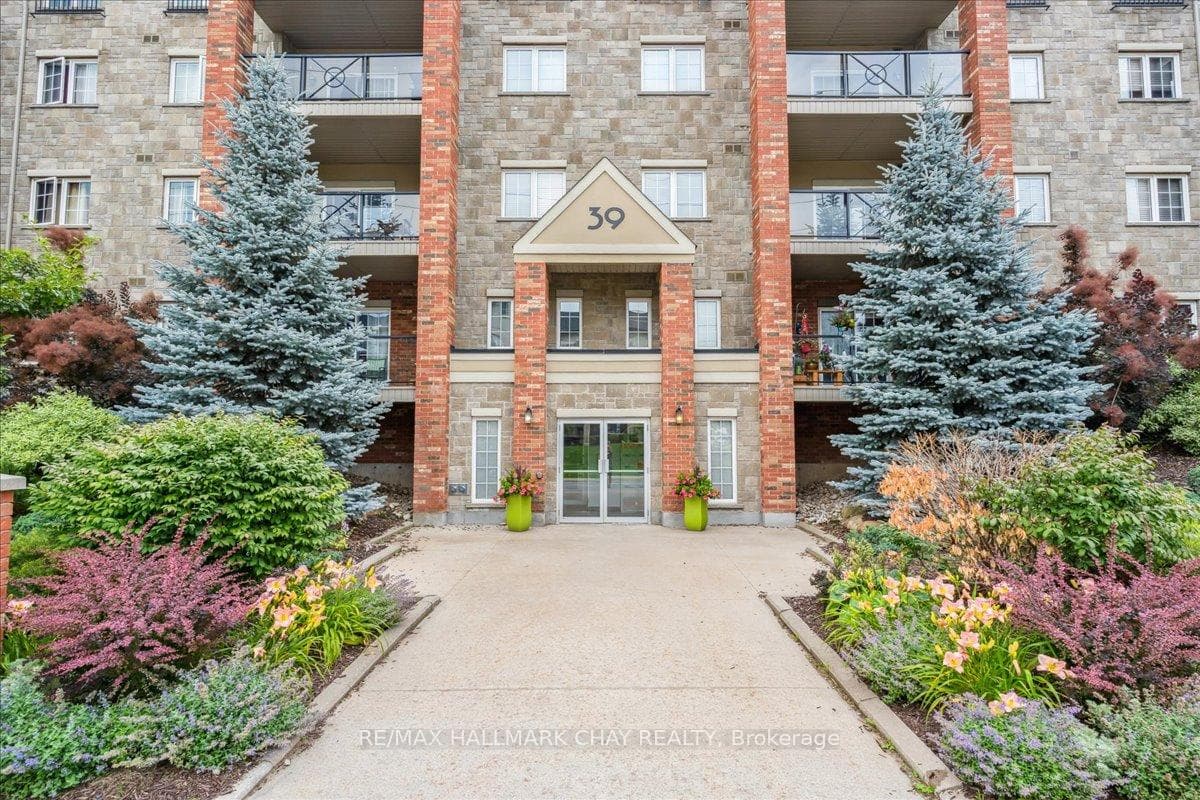 39 Ferndale Drive Unit 105 photo 4