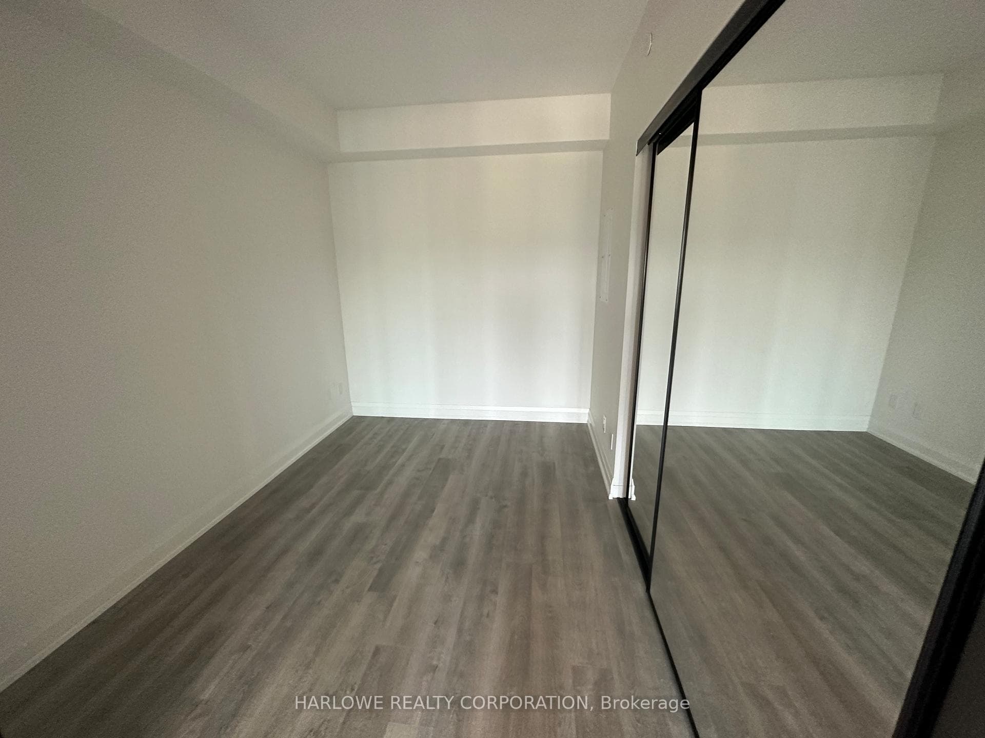 2369 Danforth Avenue Unit 605 photo 6
