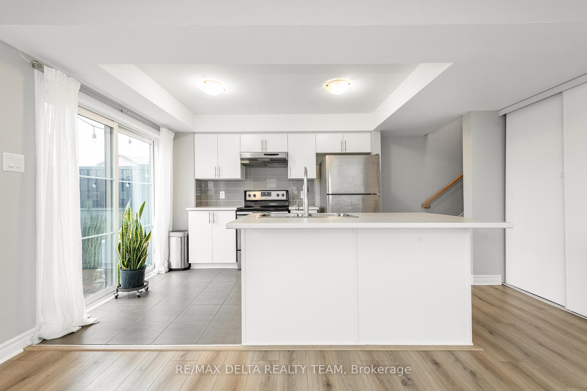 300 Des Tilleuls Private Unit B photo 6