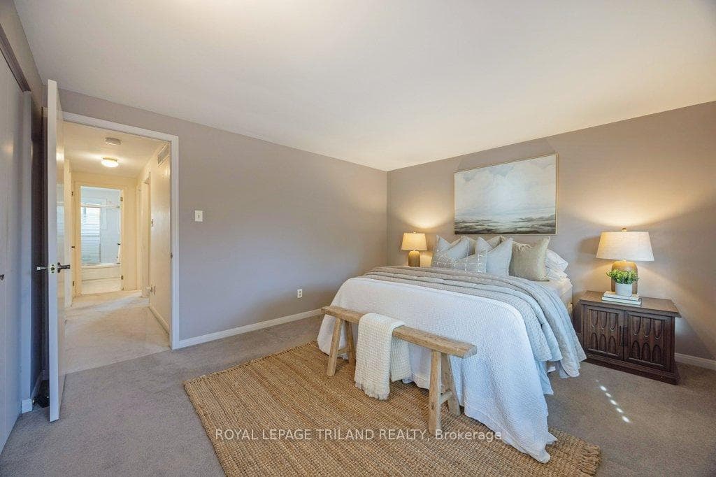 1673 Aldersbrook Road photo 16