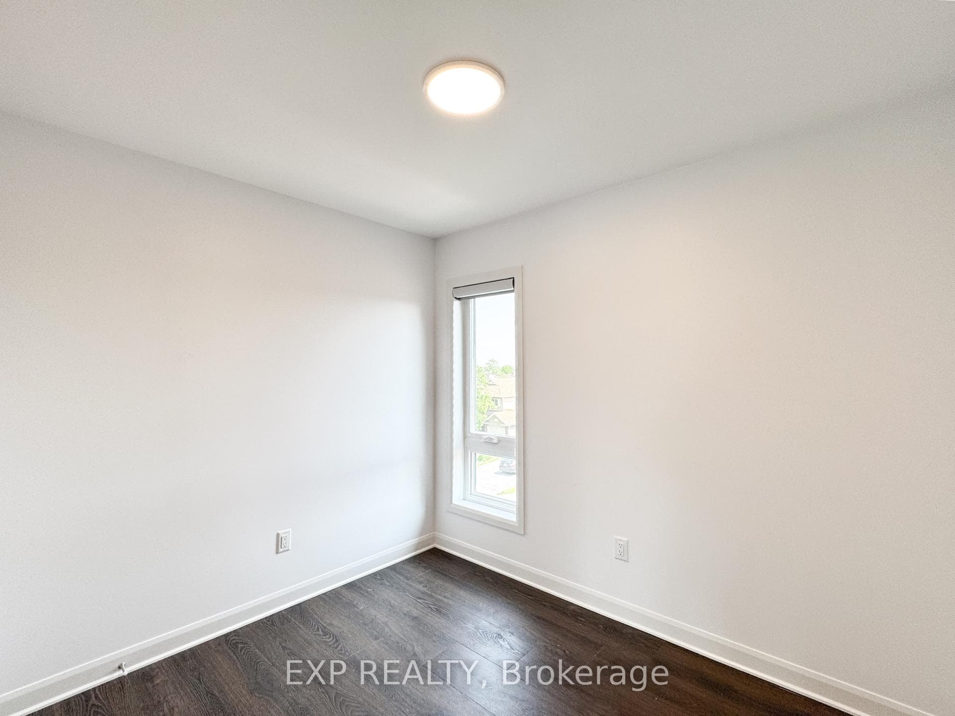 25 Fair Oaks Crescent Unit E photo 17