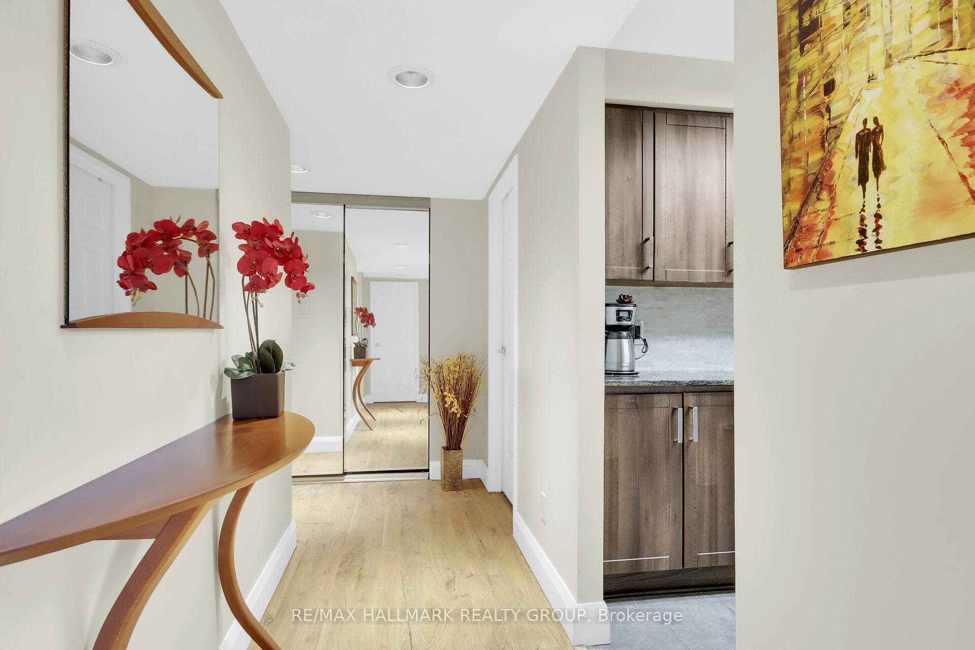 470 Laurier Avenue Unit 503 photo 6
