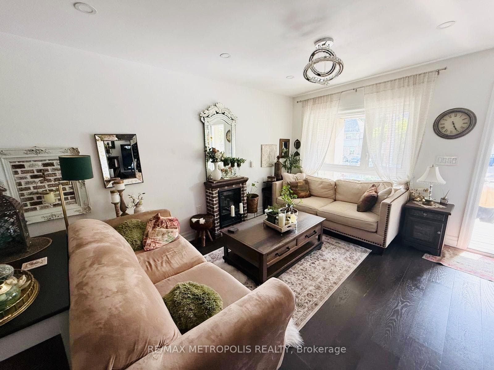 383 Coxwell Avenue Unit MAIN & UPPER photo 11