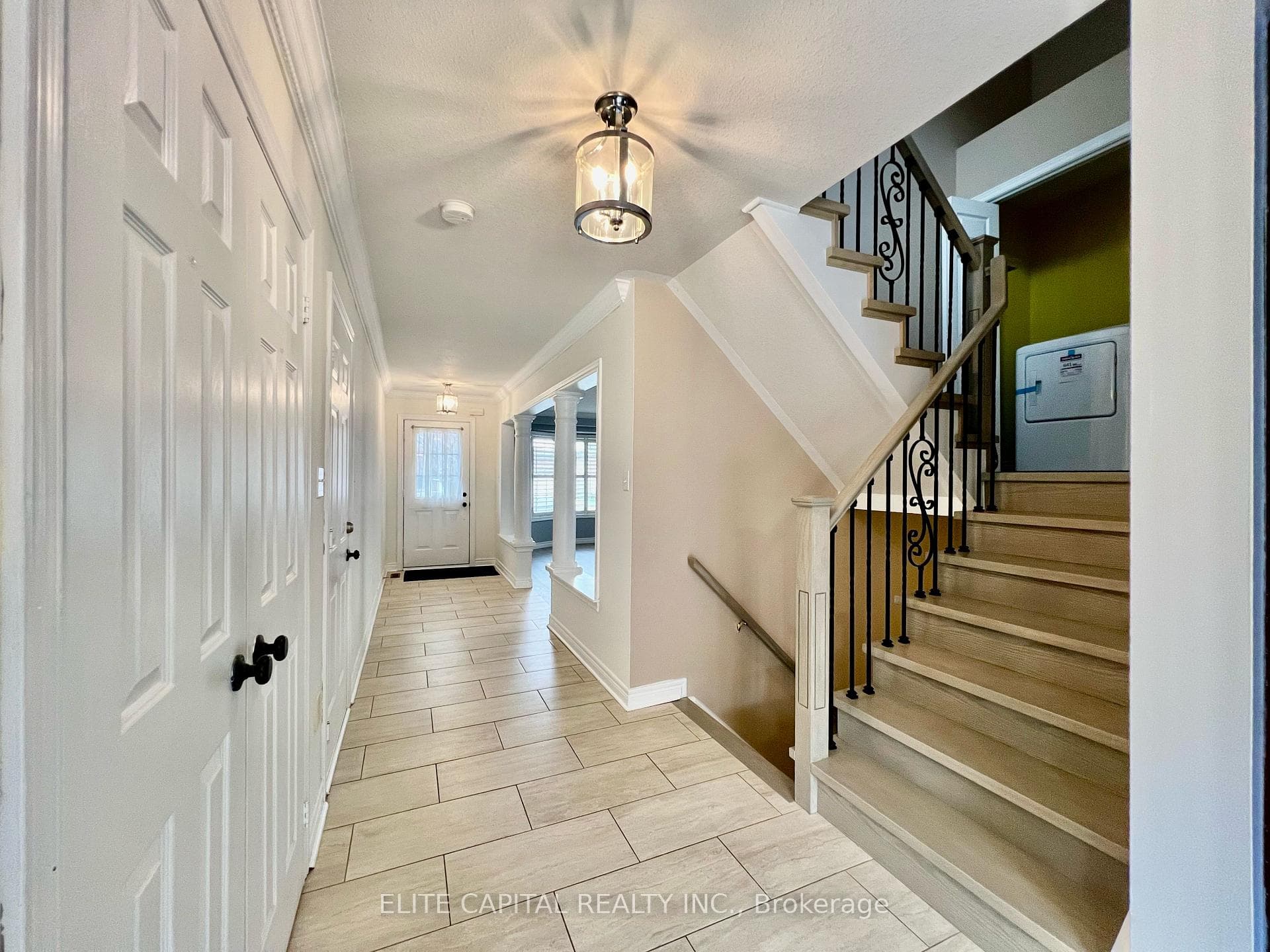 381 Wright Crescent photo 5