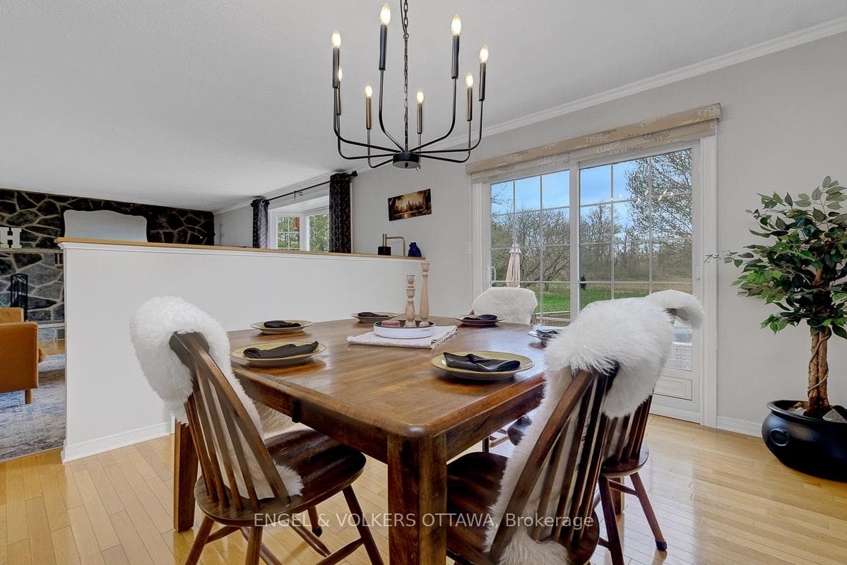 2963 Roger Stevens Drive photo 8