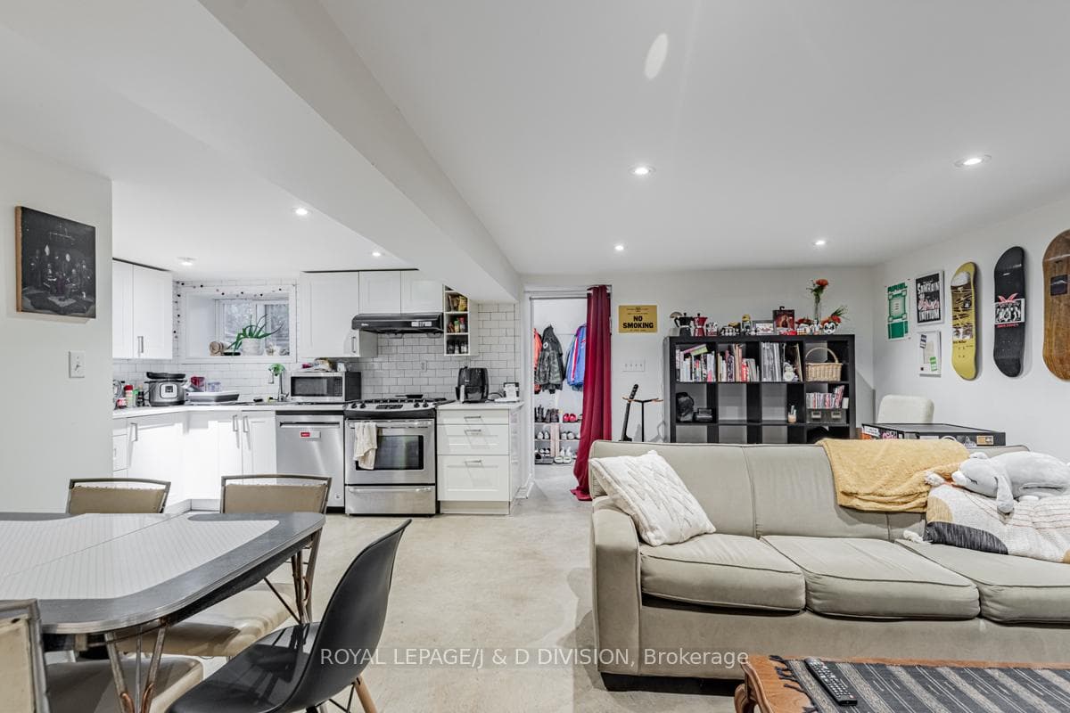 39 Delaware Avenue photo 22