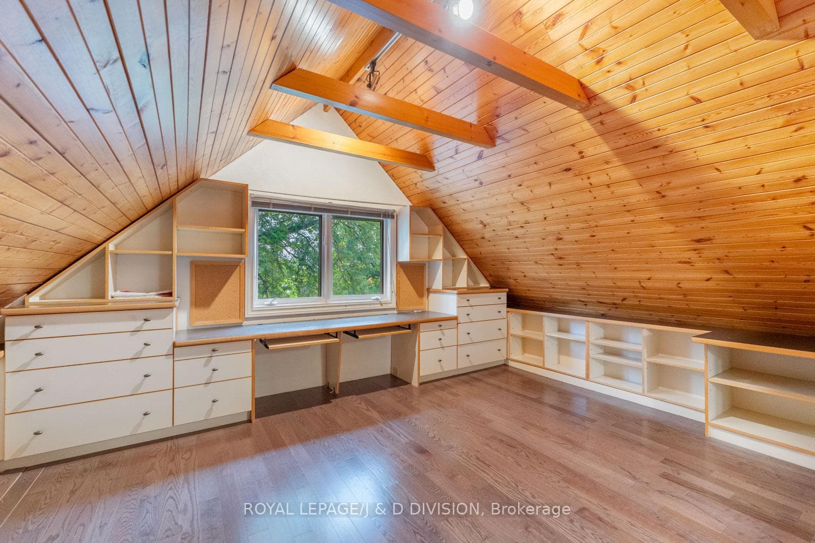 Bedroom 4 built-ins