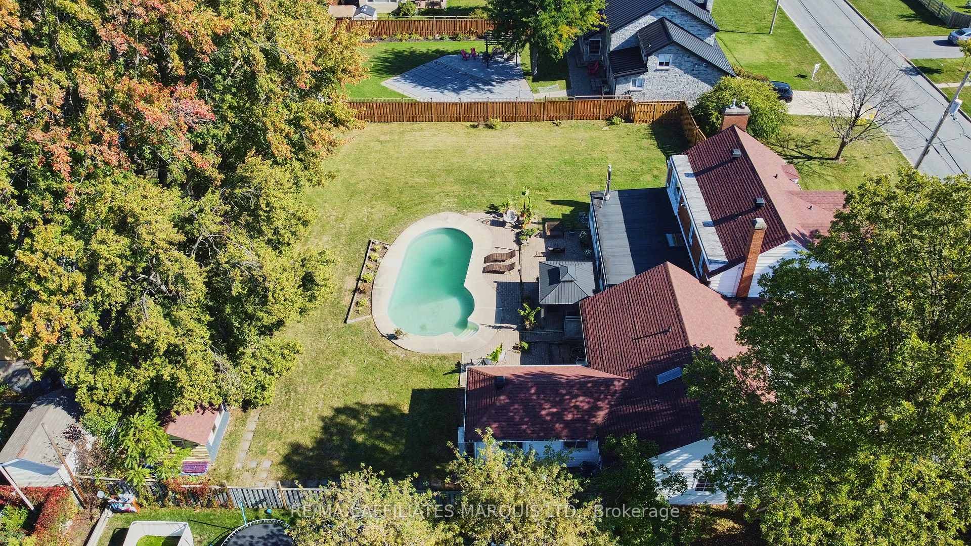 1603 Peter Street photo 43