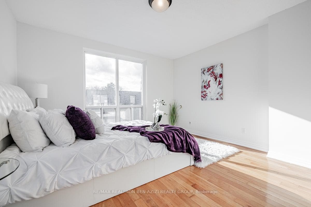 75 upper canada Drive Unit 4 photo 16