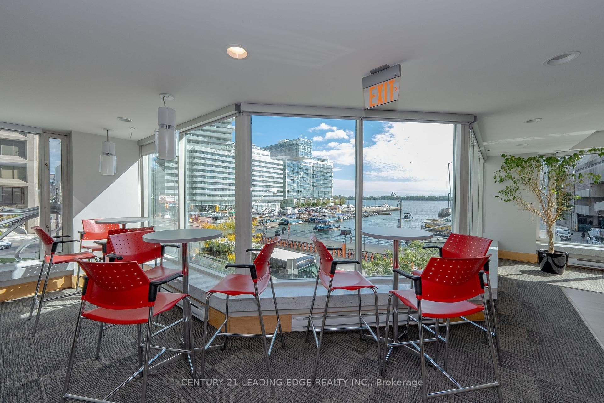 10 QUEENS Quay Unit 702 photo 34
