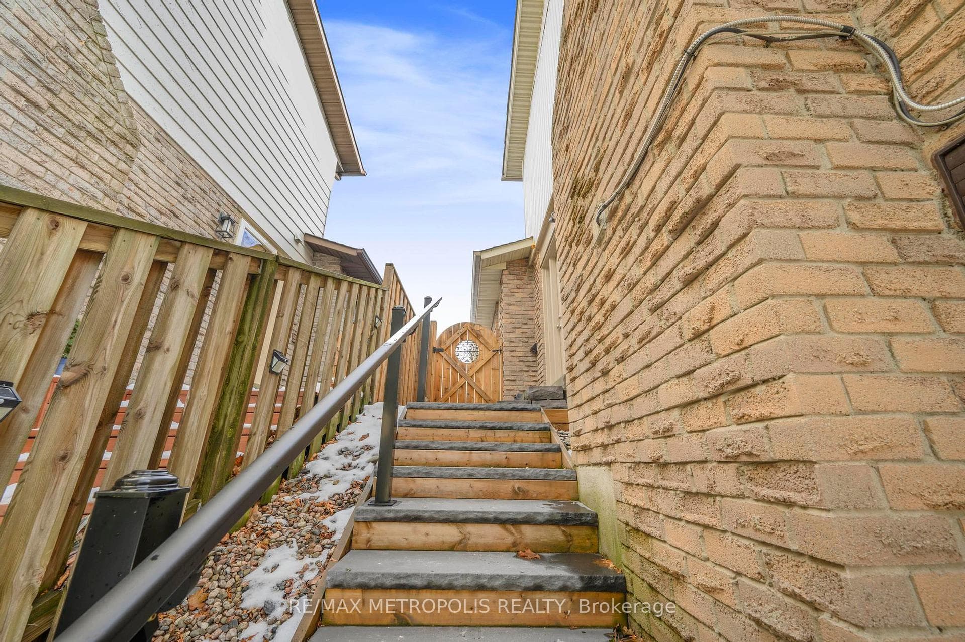 57 Calder Crescent Unit UPPER photo 25