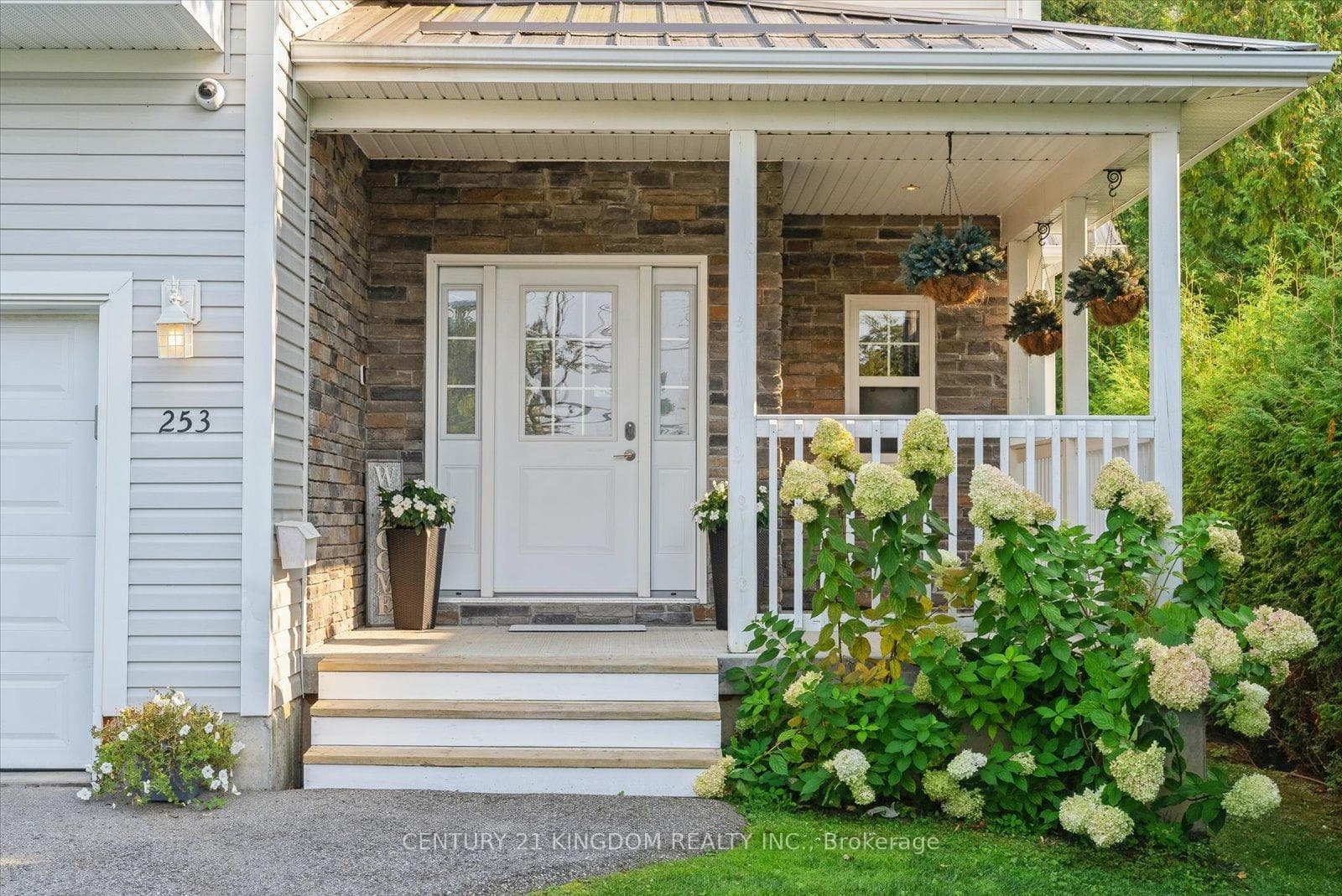 253 Glenwoods Avenue photo 4