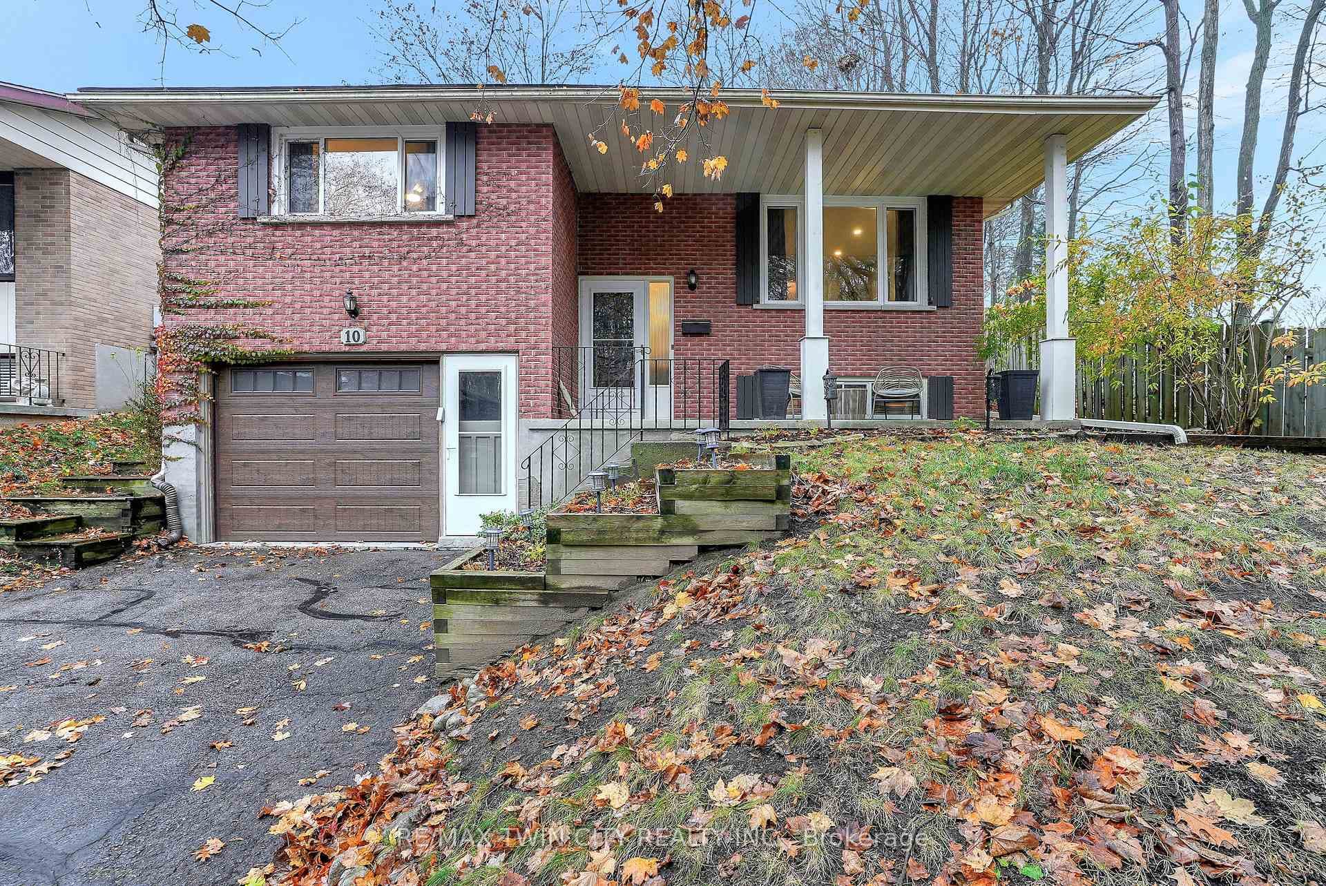 10 Vincent Drive photo 1