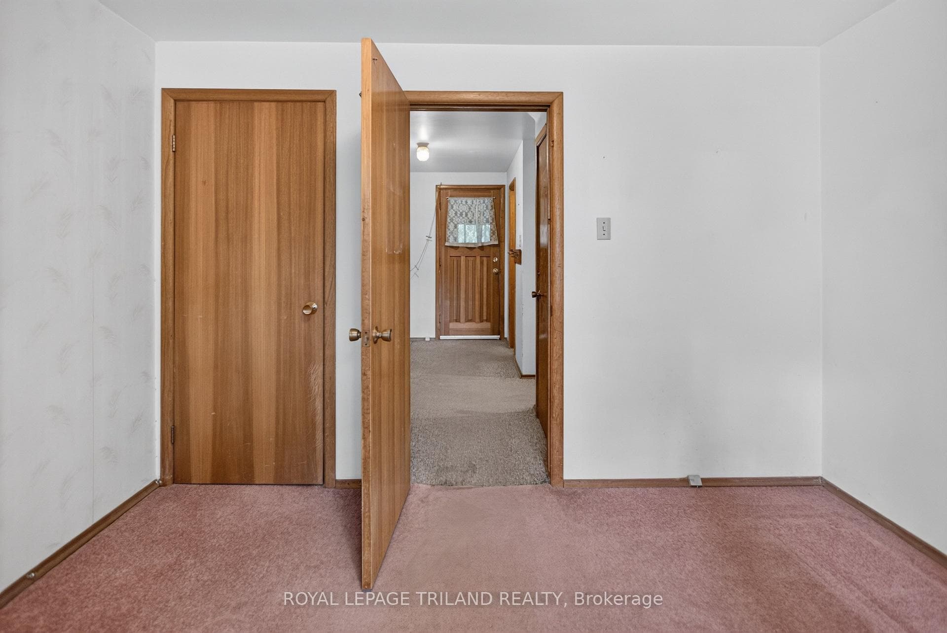 657 Viscount Road photo 31