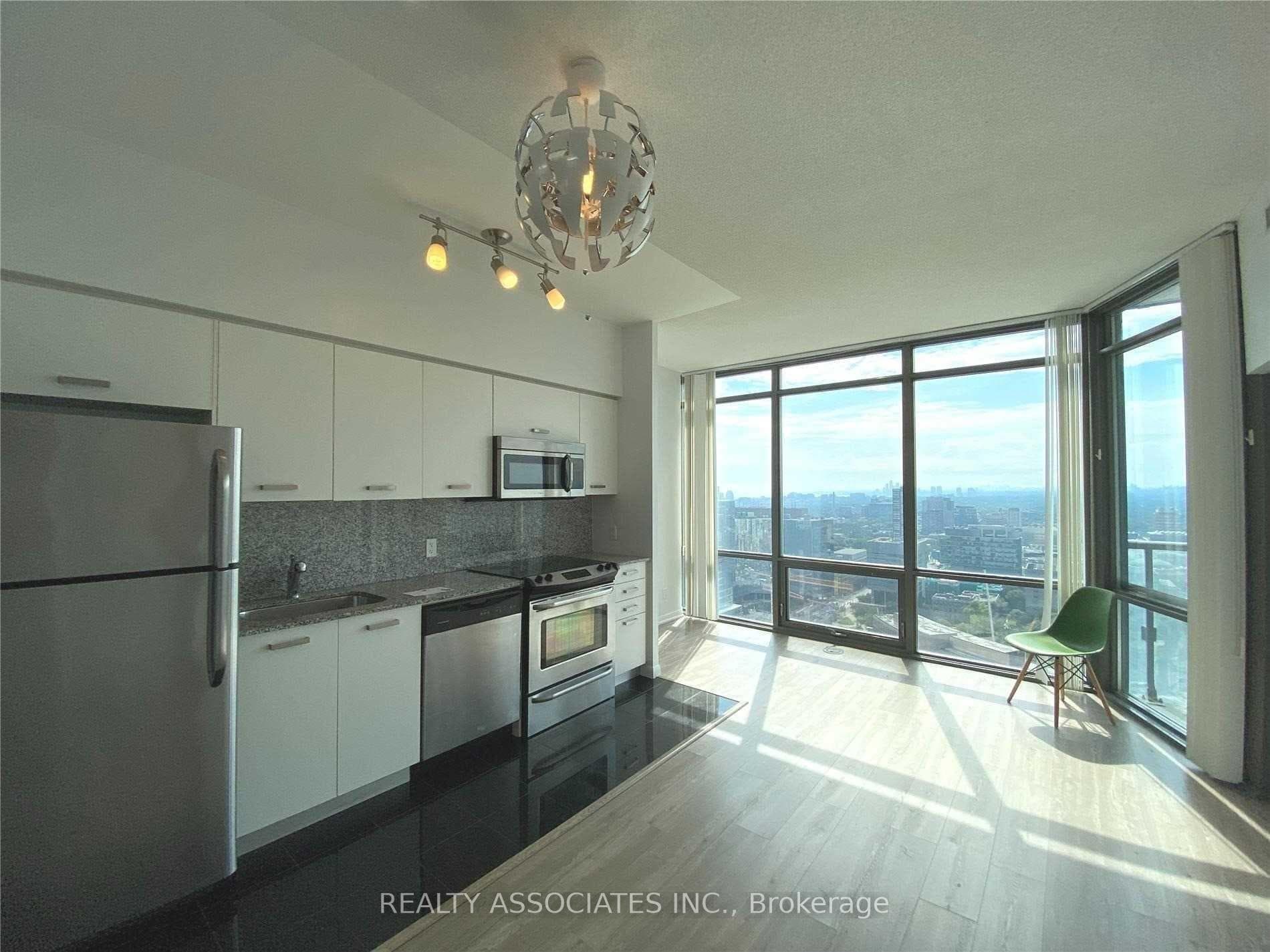 832 Bay Street Unit 3202 photo 3
