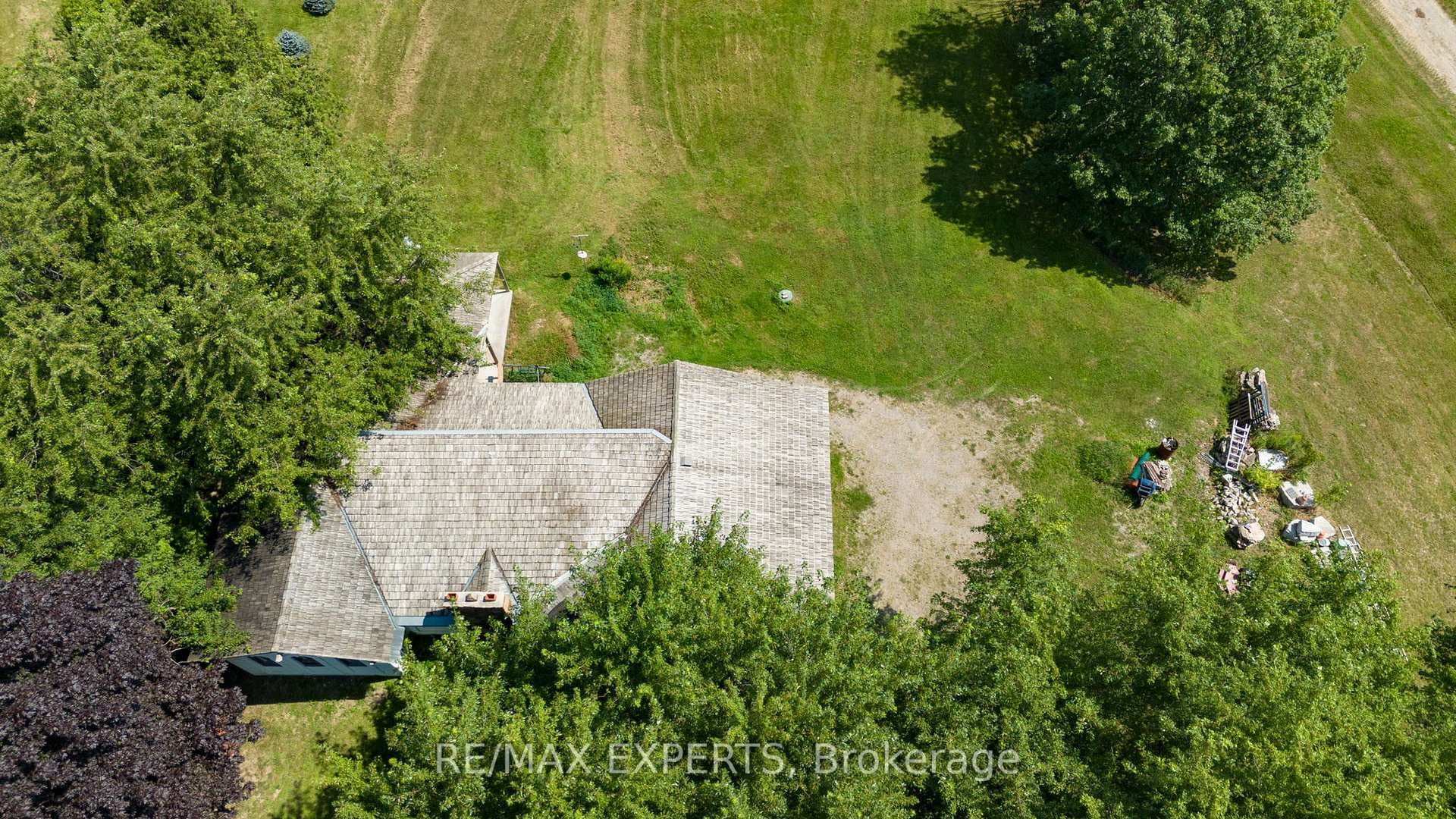 1113 17 Side Road photo 9
