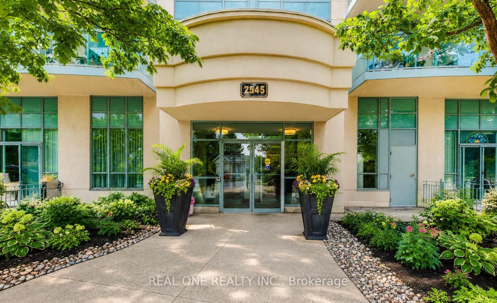 2545 Erin Centre Boulevard Unit 1605 photo 2