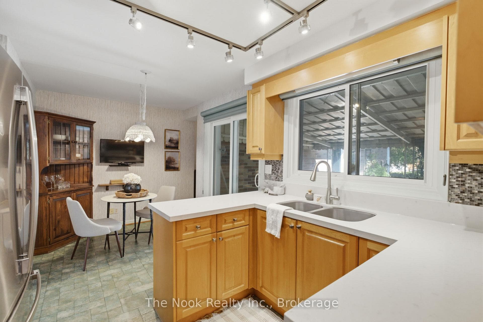 47 Cresthaven Drive photo 15