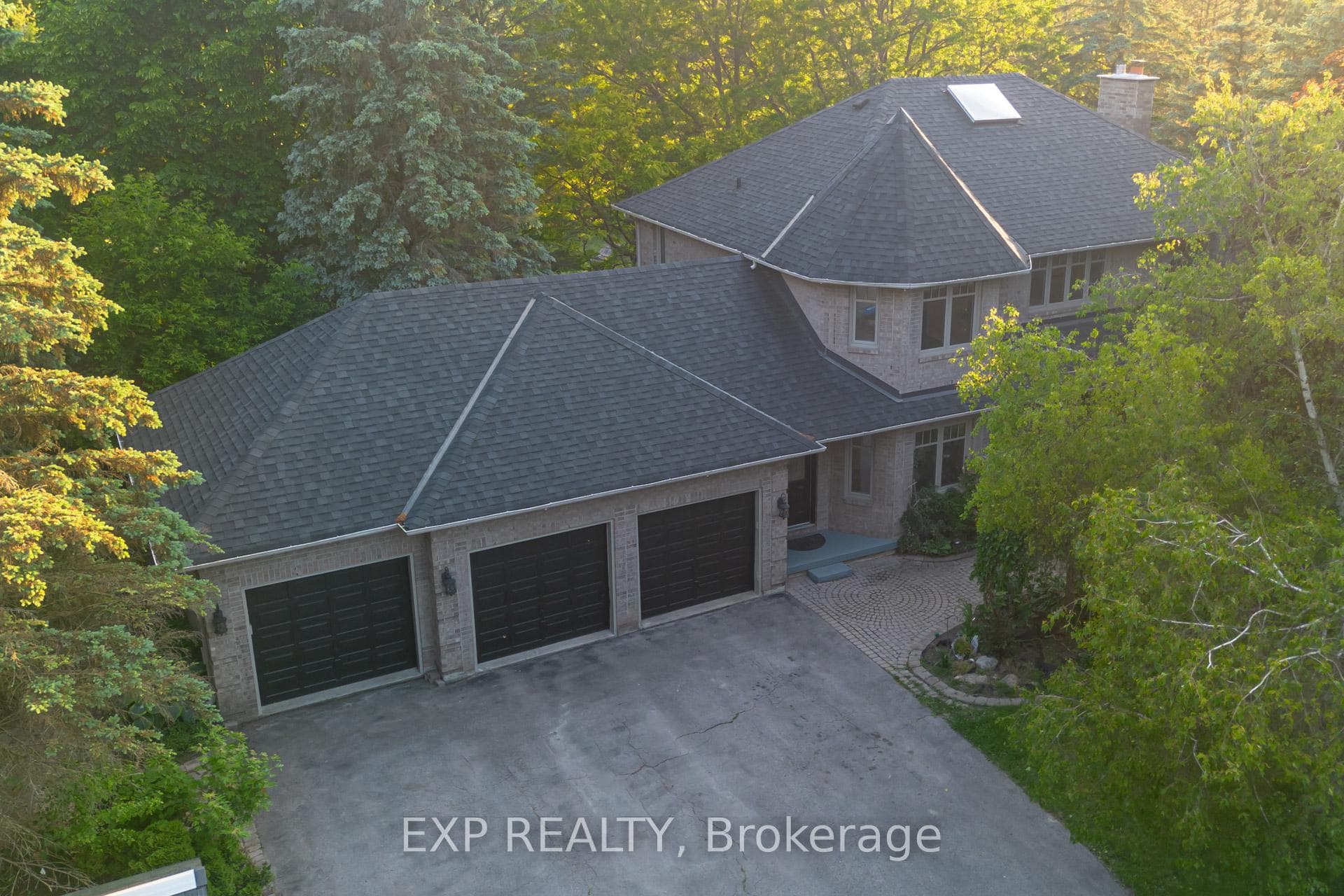 8 Humber Trail photo 1