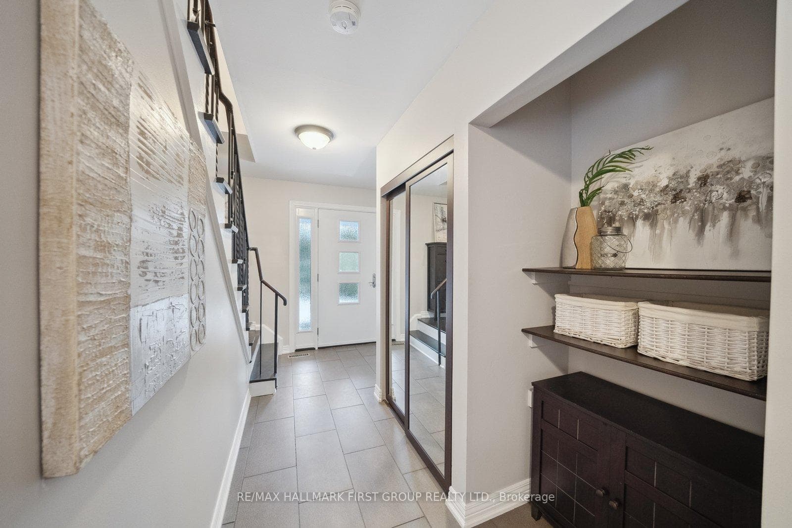 820 Hanworth Court photo 2