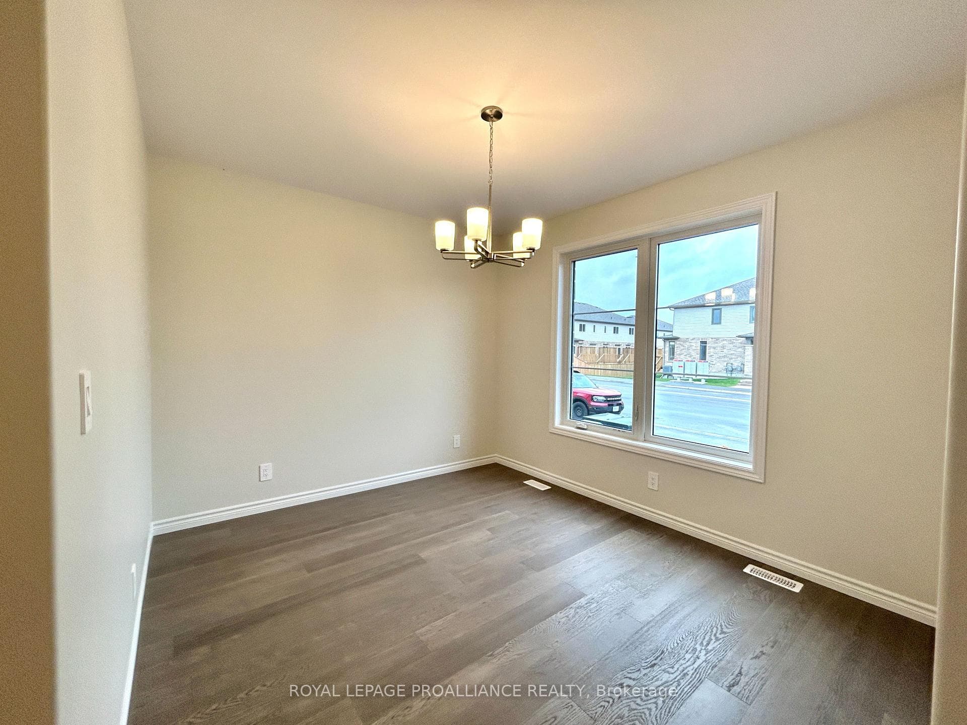 36 Riverstone Way photo 3