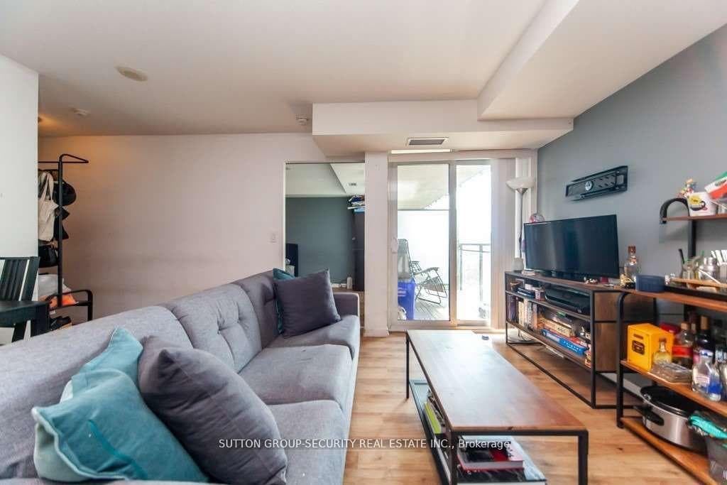 38 Joe Shuster Way Unit 610 photo 5