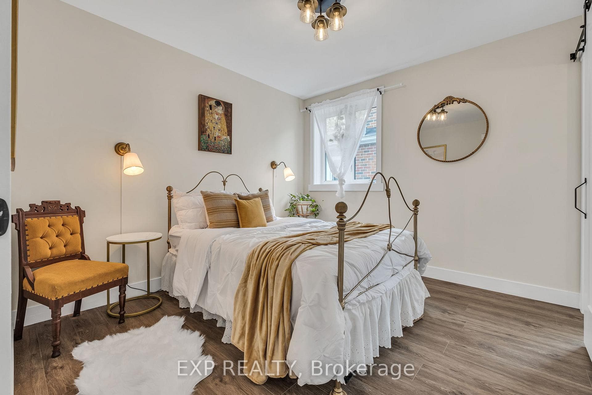 148 University Avenue photo 27