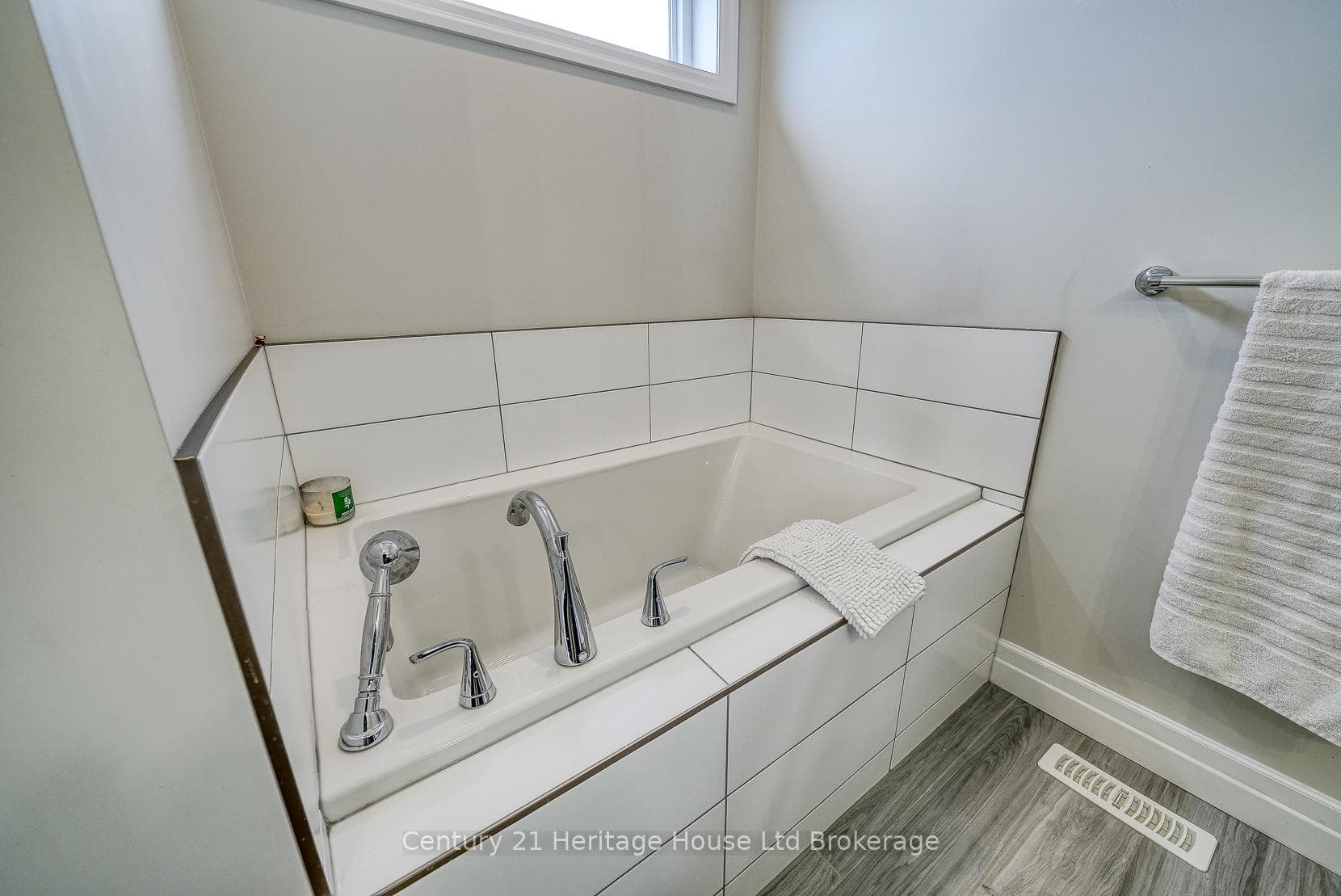 35 Peggy Avenue photo 27