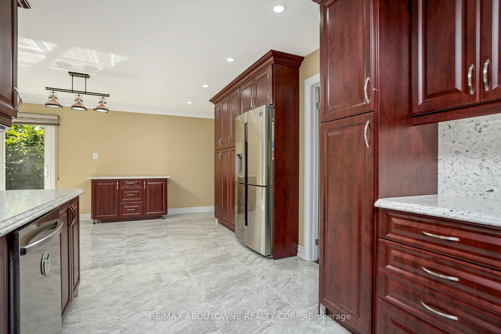 2235 Grenville Drive photo 8
