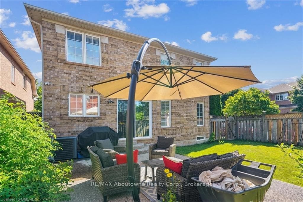 2245 DUNFOREST Crescent photo 38