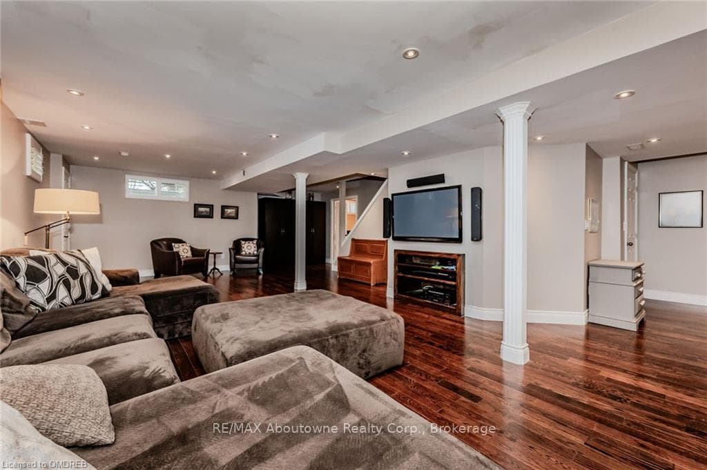 461 DOVERWOOD Drive photo 34