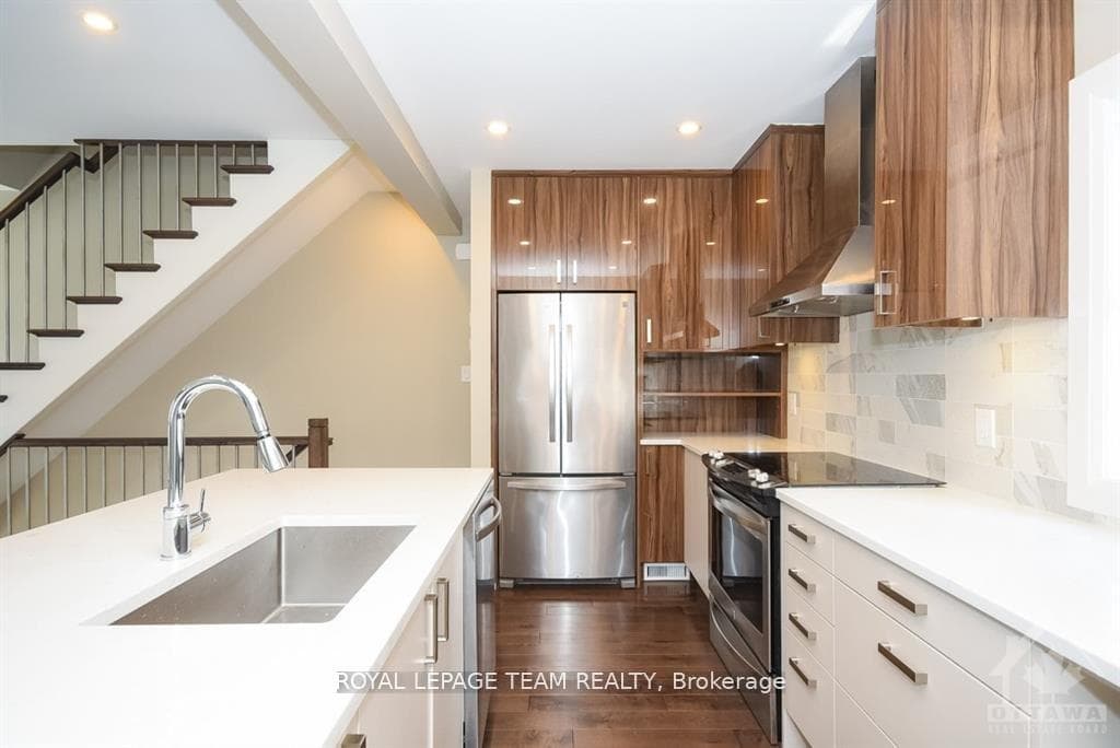 82 EMPRESS Avenue photo 17