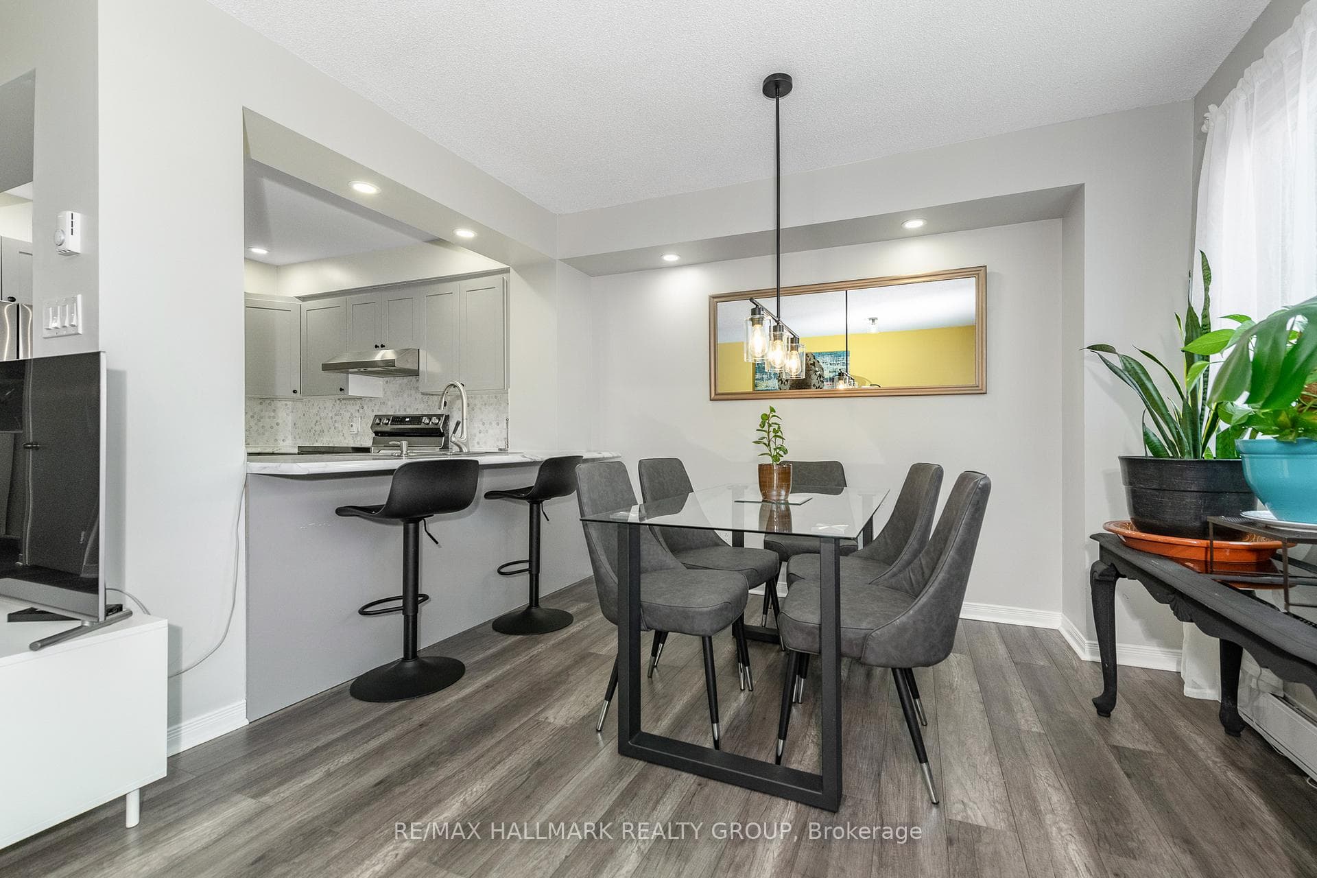 3353 HOGARTH Avenue photo 11